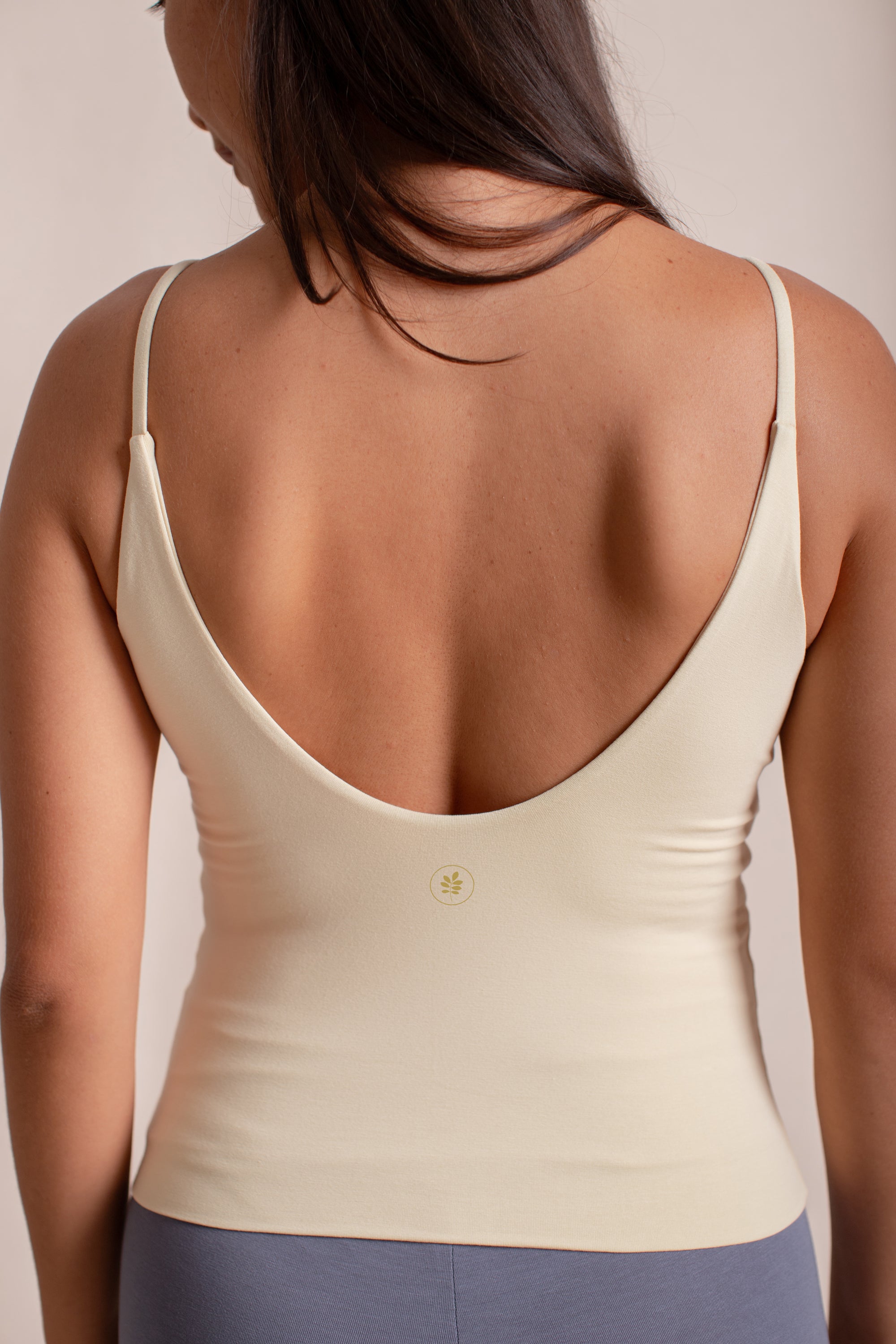 Eva wears size M. Height 174cm (5.7”), Bust 83cm (32.7”), Waist 69cm (27.2”), Hips 96cm (37.8”) | Size S