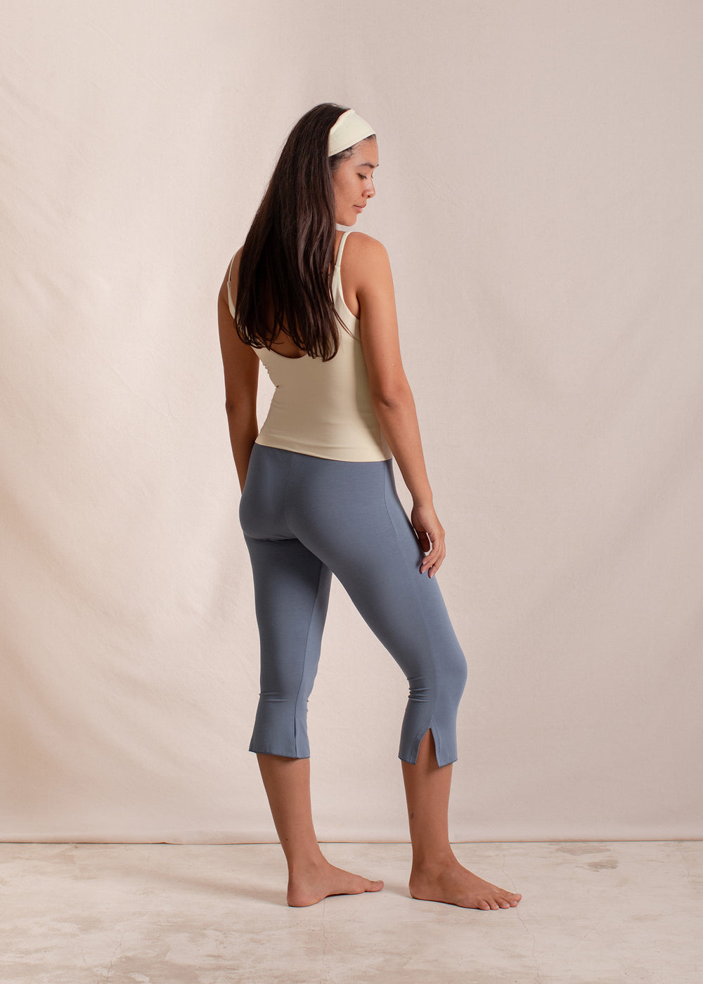 Eva wears size M. Height 174cm (5.7”), Bust 83cm (32.7”), Waist 69cm (27.2”), Hips 96cm (37.8”) | Size M