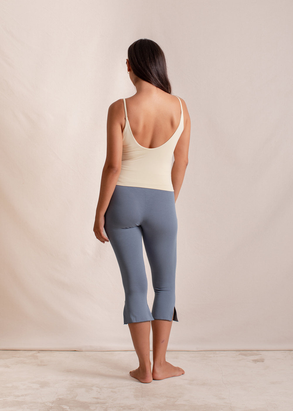 Eva wears size M. Height 174cm (5.7”), Bust 83cm (32.7”), Waist 69cm (27.2”), Hips 96cm (37.8”) | Size M