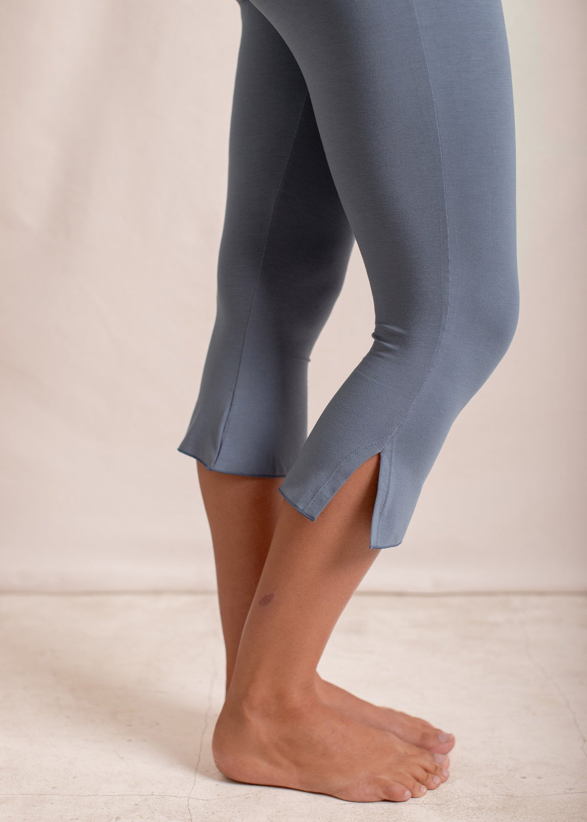 Eva wears size M. Height 174cm (5.7”), Bust 83cm (32.7”), Waist 69cm (27.2”), Hips 96cm (37.8”) | Size M
