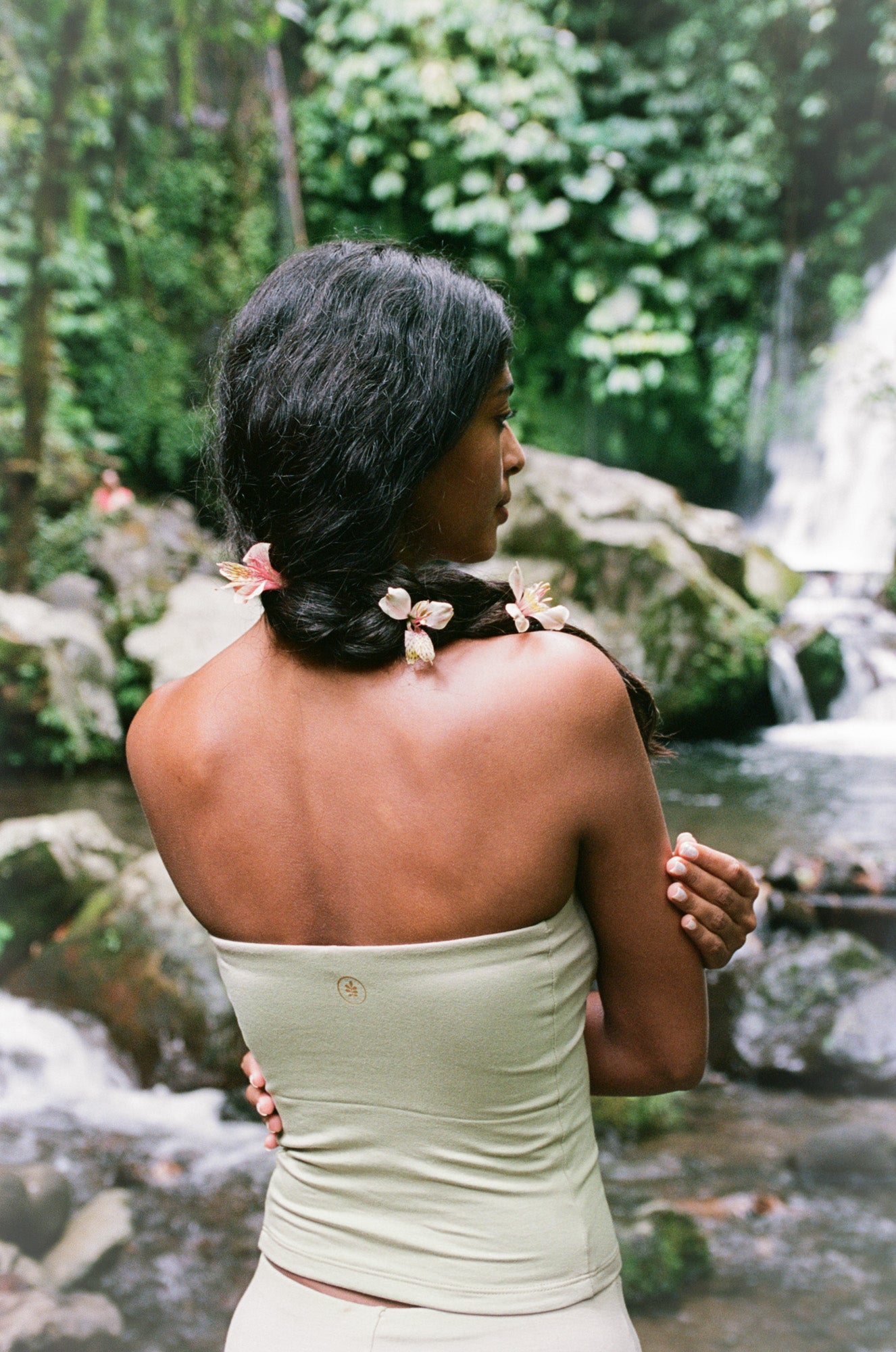 Kavita is wearing an XXS/XS on Bottom and XS on Top , Bust 74cm (29”), Waist 60cm (23.6”), Hips 90cm (35.4”), Height 167cm (5.5”) | Size XS