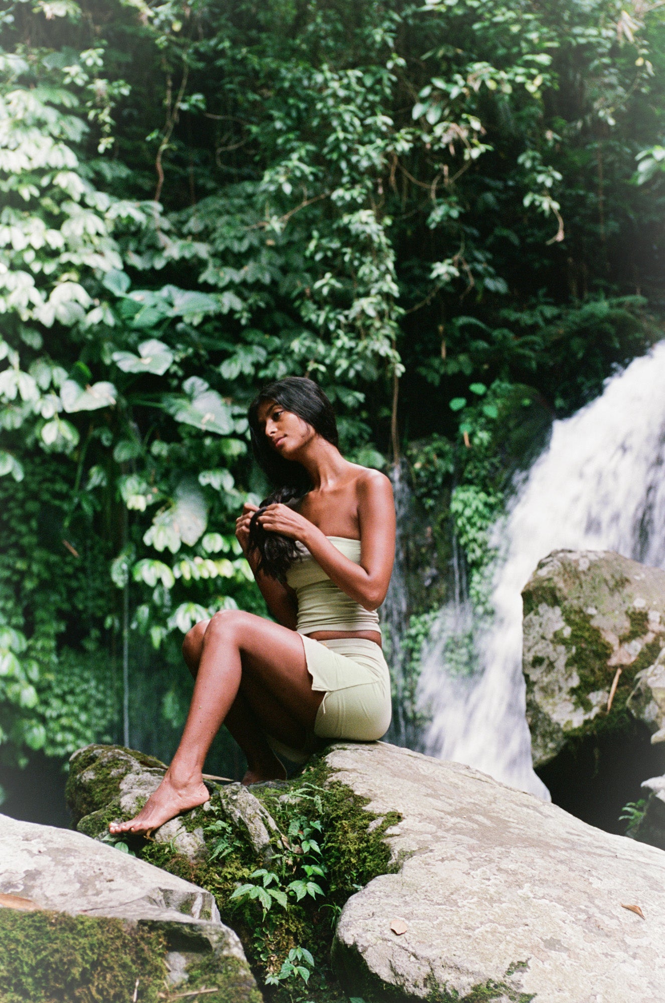 Kavita is wearing an XXS/XS on Bottom and XS on Top , Bust 74cm (29”), Waist 60cm (23.6”), Hips 90cm (35.4”), Height 167cm (5.5”)) | Size XS