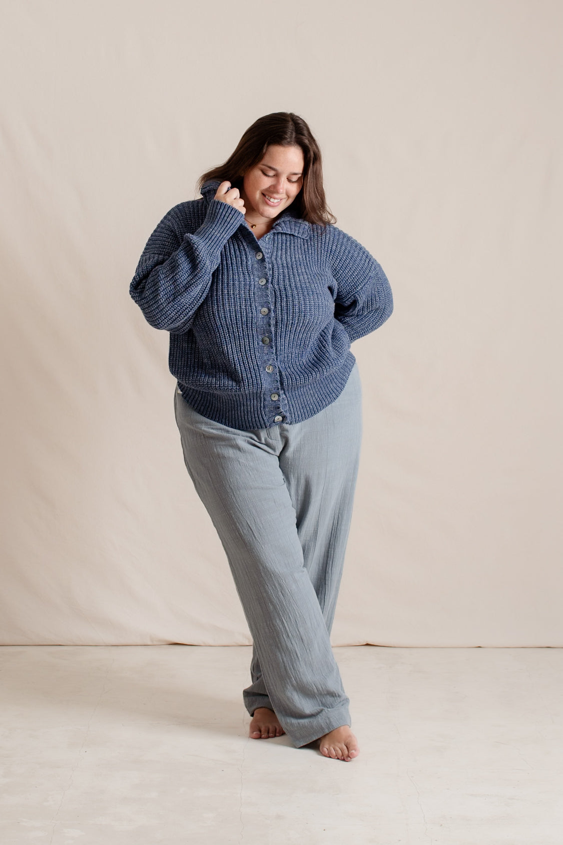 Michelle is wearing L/XL. Bust: 115cm (45.3”), Waist: 93 (36.6”), Hips: 123cm (48.4”), Height: 168cm (5.5”)  | Size L/XL