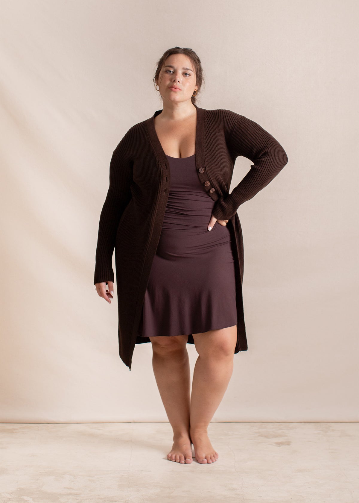 Michelle is wearing size XL/XXL. Bust 115cm (45.3”), Waist 93cm (36.6”), Hips 123cm (48.4”), Height 168cm (5.5”)