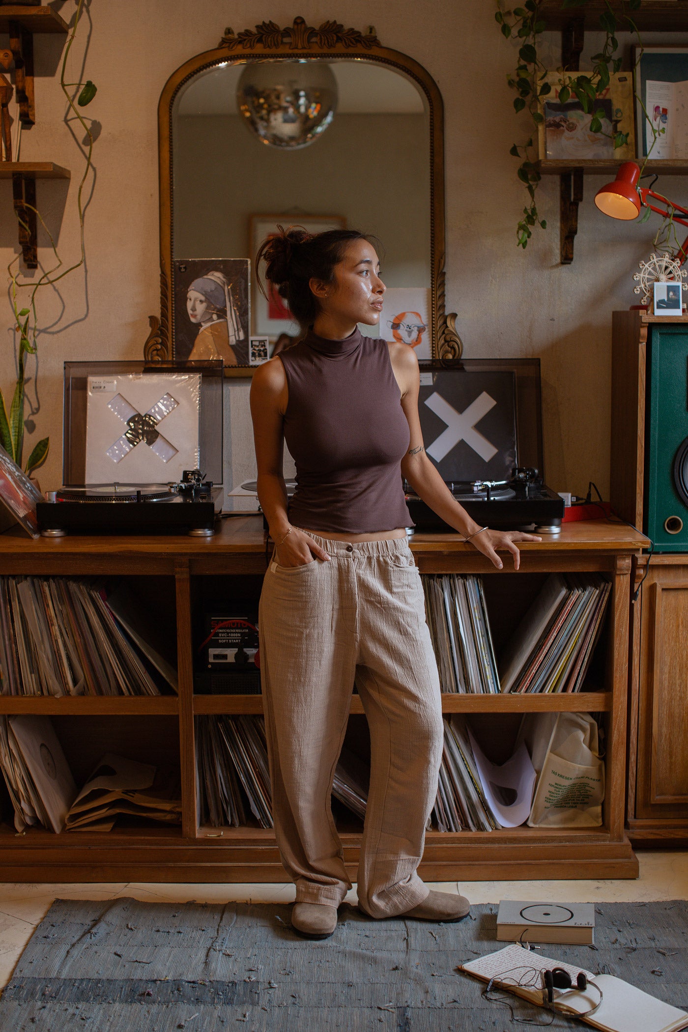 Hitomi is wearing size XS/S. Bust: 81cm (32”), Waist: 61cm (24”), Hips: 91.4cm (36”), Height 168cm (5.5”). | Size XS/S