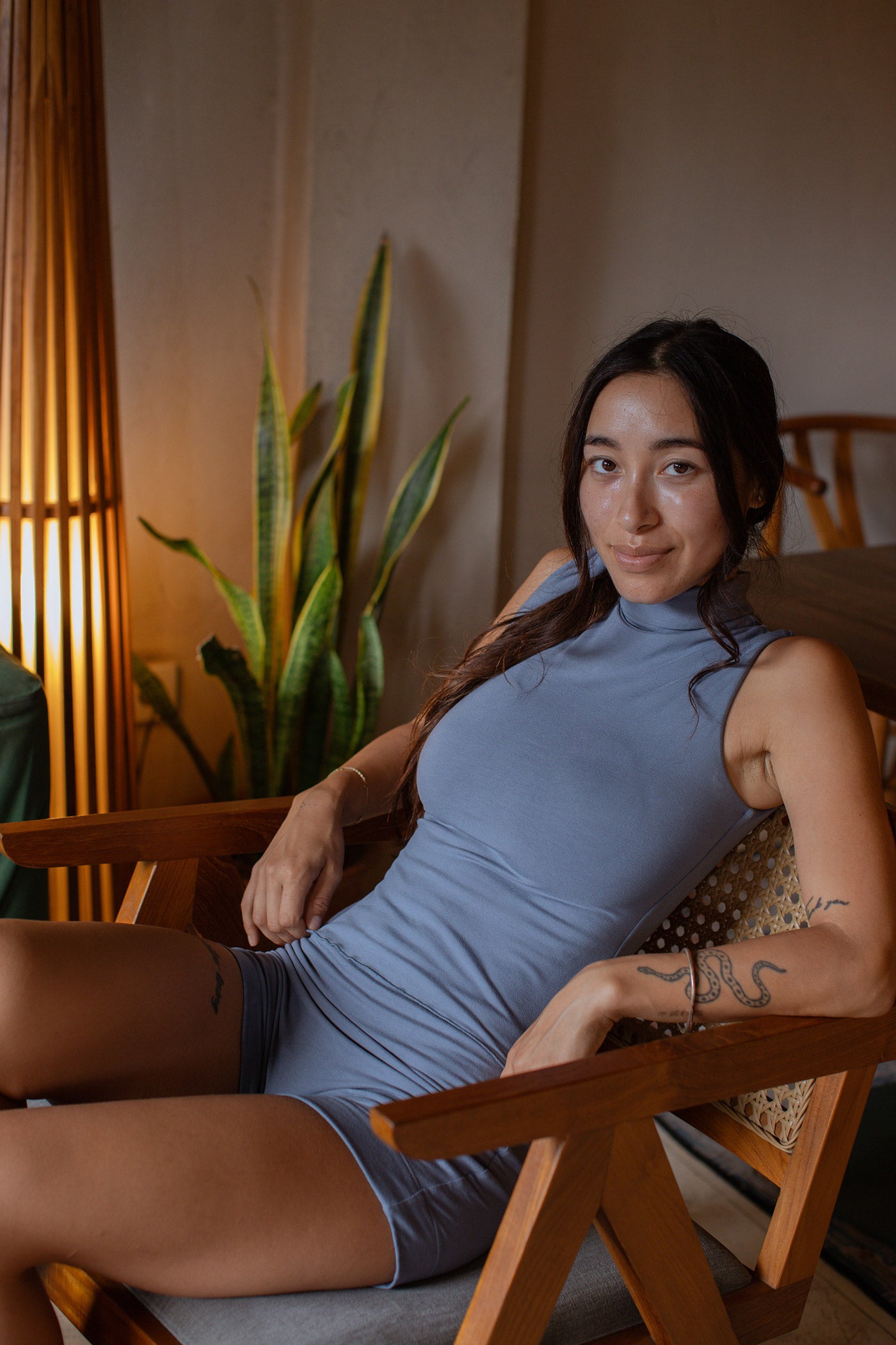 Hitomi is wearing size XS/S. Bust: 81cm (32”), Waist: 61cm (24”), Hips: 91.4cm (36”), Height 168cm (5.5”). | Size XS/S