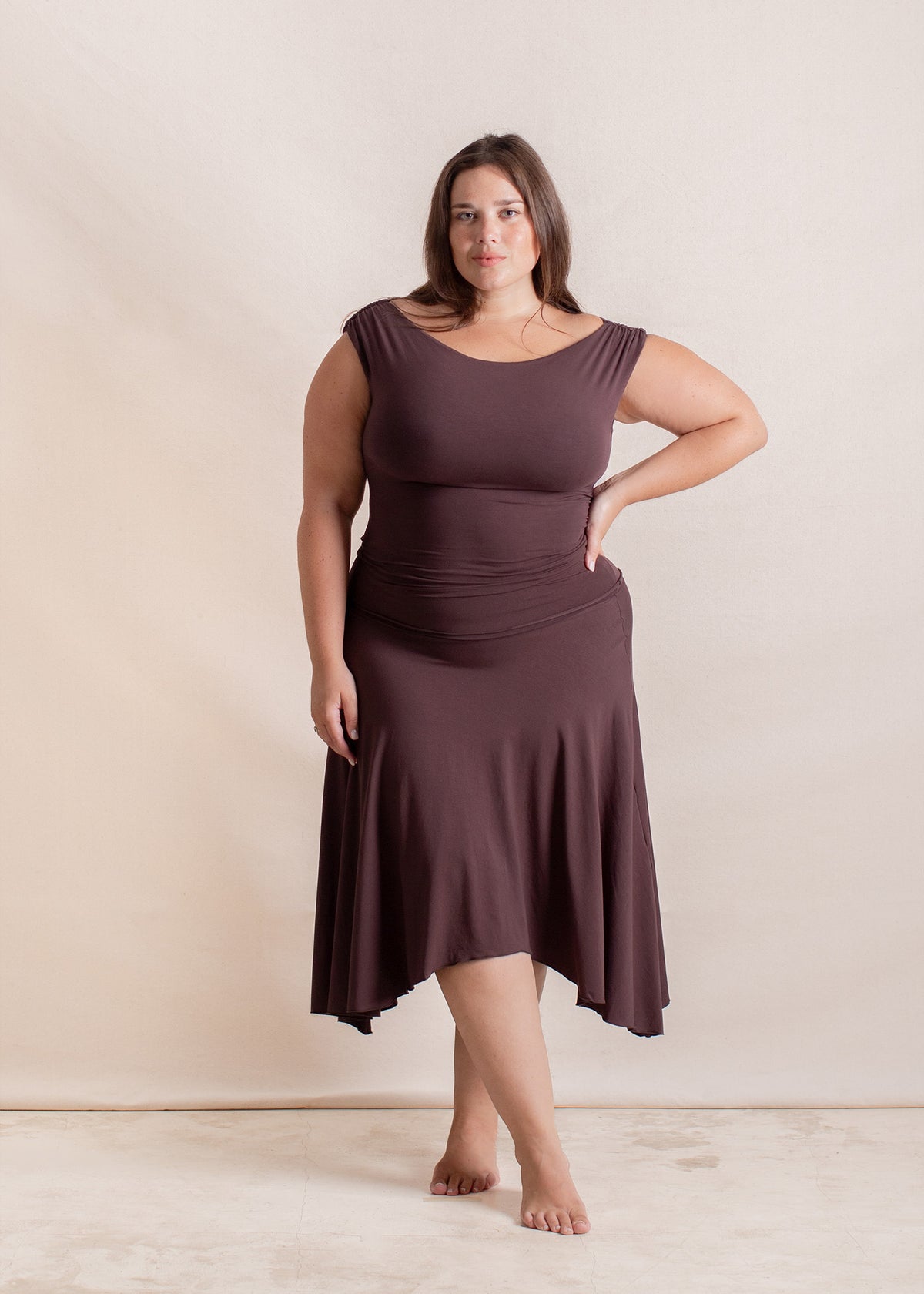 Michelle is wearing size XL/XXL on Top and 2XL/3XL on Skirt. Bust 115cm (45.3”), Waist 93cm (36.6”), Hips 123cm (48.4”), Height 168cm (5.5”)