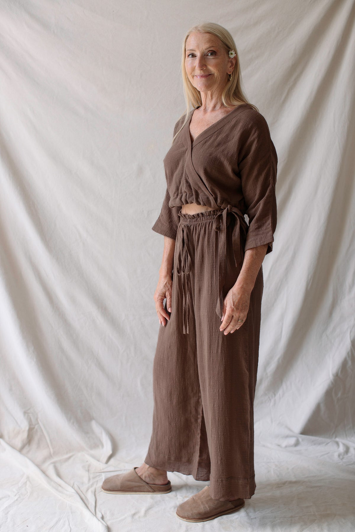 Cassandra is wearing size XS/S. Waist: 70cm(27.5”), Hips: 91cm(35.8”), Height 168cm(5.5”). 