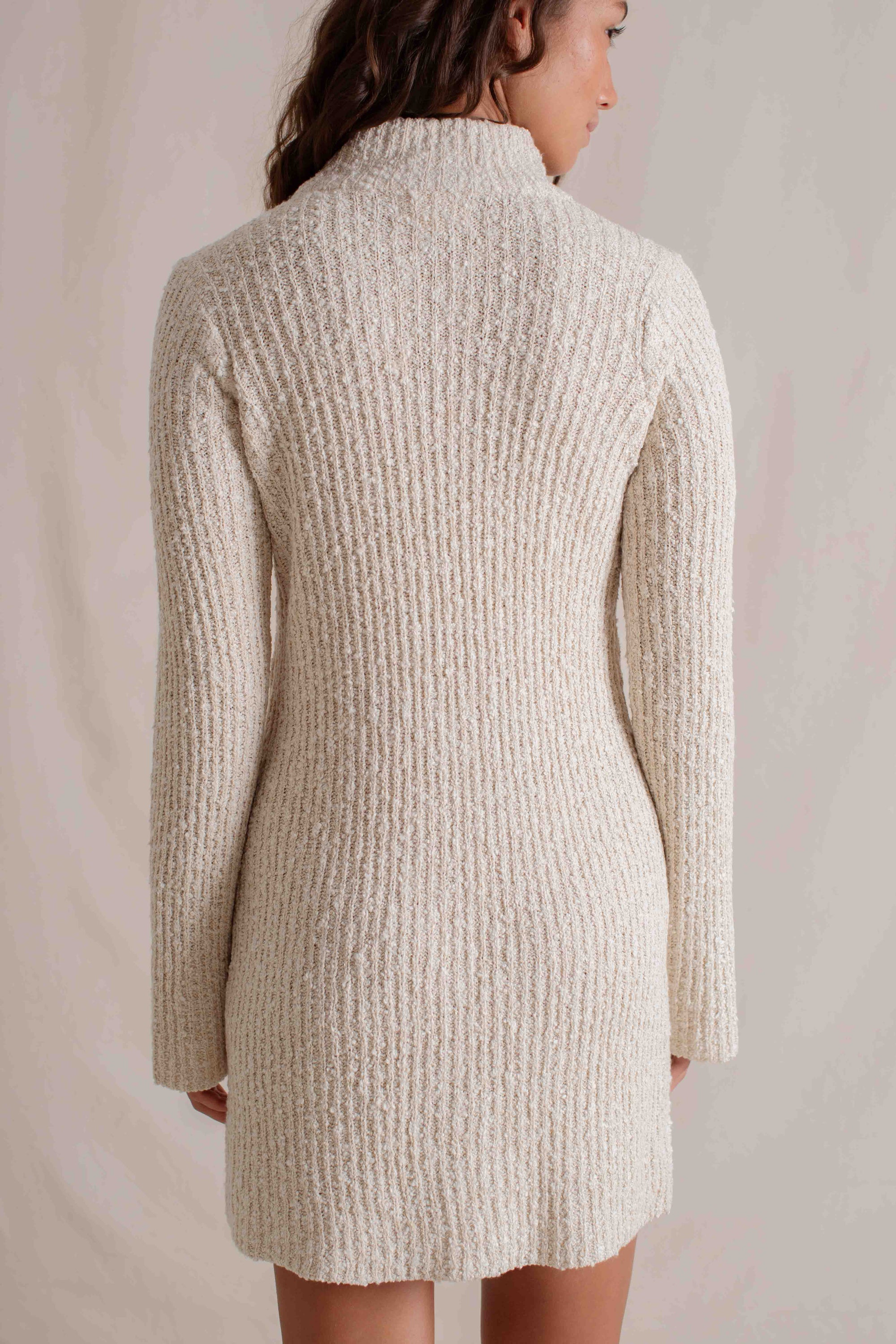 Dakota is wearing XS/S. Bust 79cm (31.1”), Waist 65cm (25.5”), Hips 90cm (35.4”), Height 173cm (5.6”) | Size XS/S