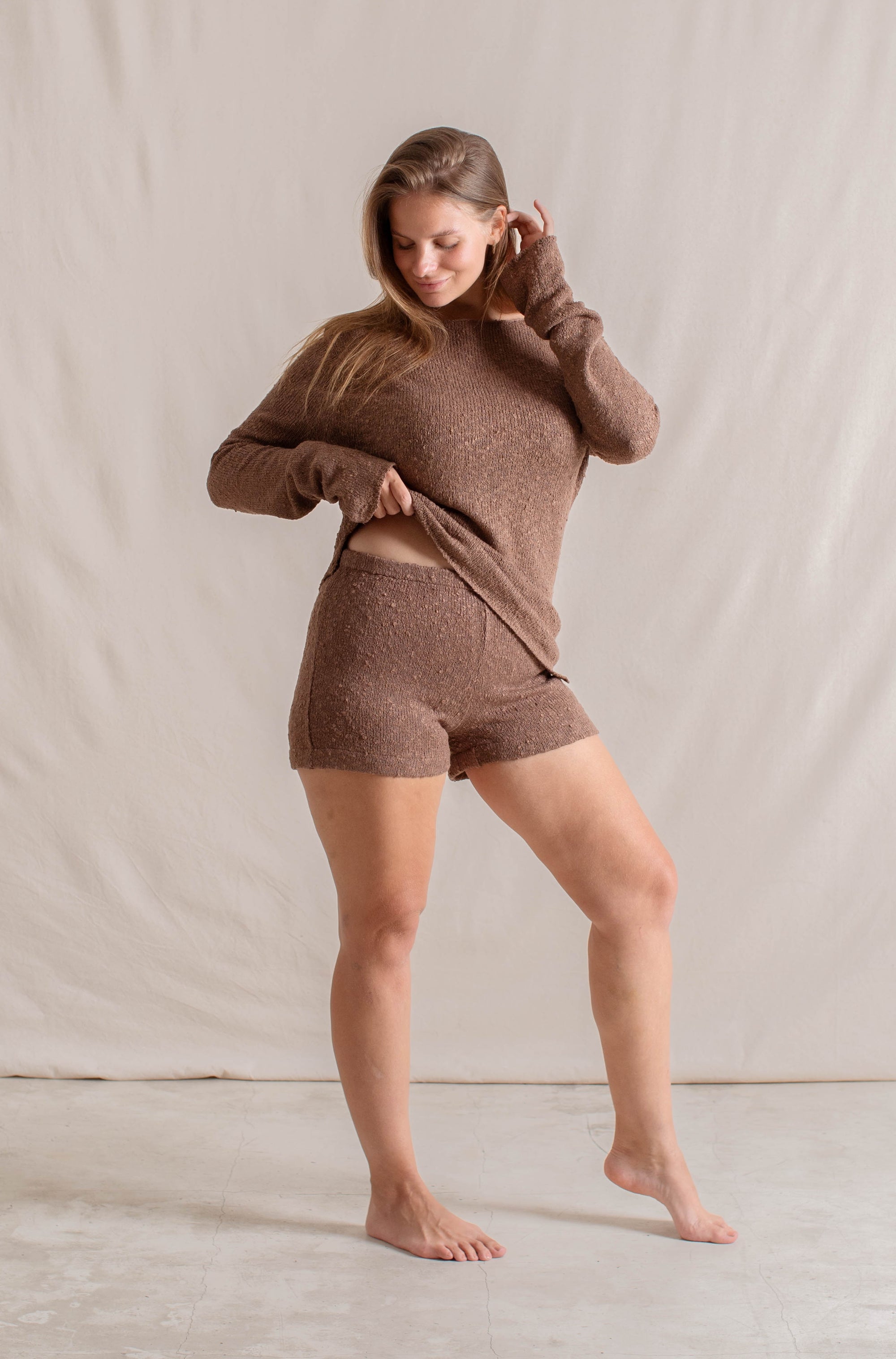 Lizzi is wearing XL/XXL. Bust 105cm (41.3”), Waist 79cm (31.1”), Hips 171cm (67.3”), Height 171cm (5.6”) | Size XL/XXL