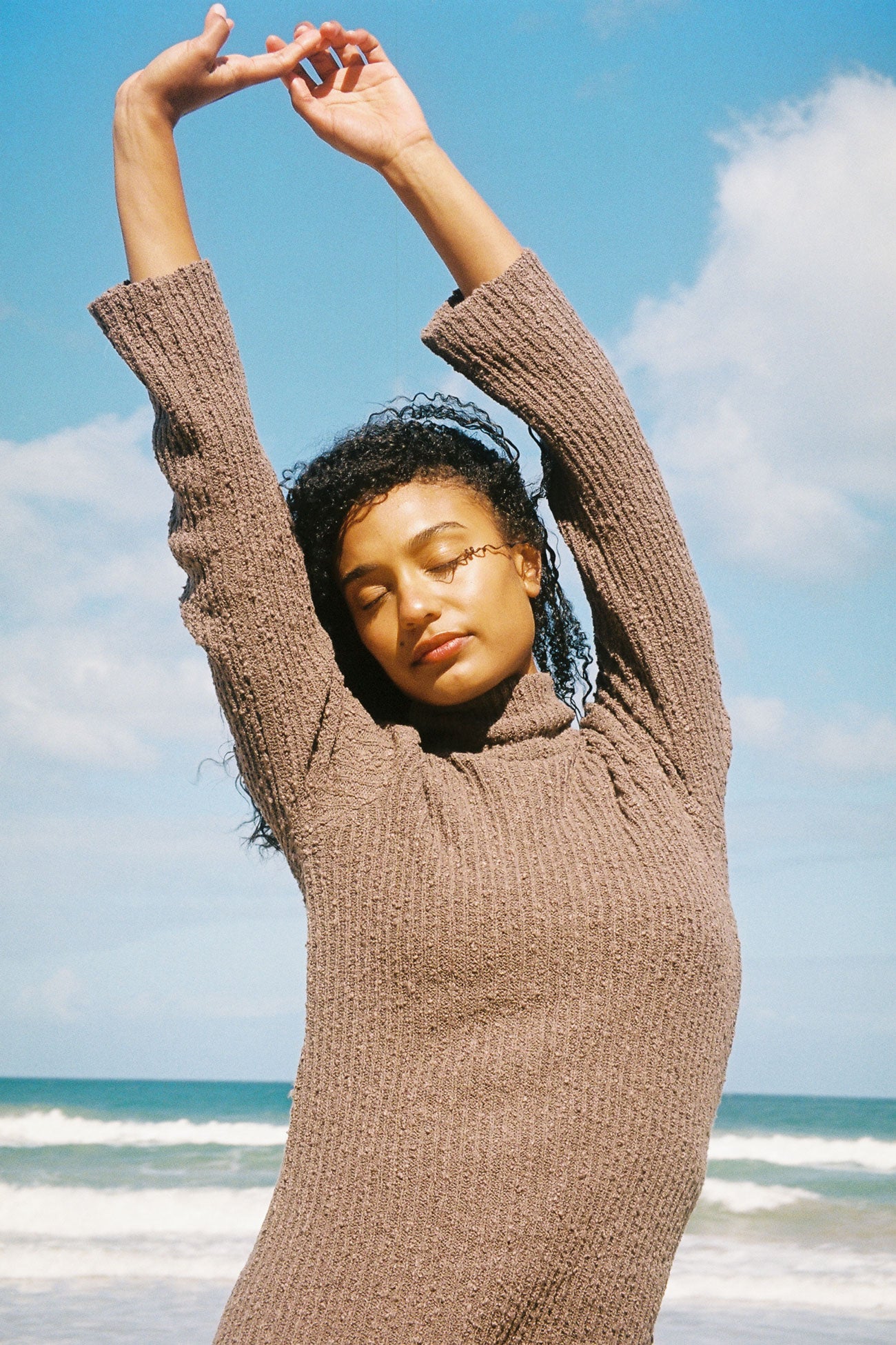 Mae is wearing M/L. Bust 89cm (35”), Waist 66cm (25.9”), Hips 103cm (40.5”), Height 175cm (5.7”) | Size M/L