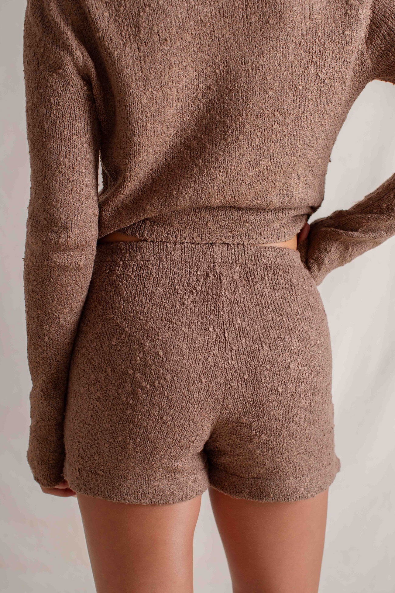 Dakota is wearing XS/S. Bust 79cm (31.1”), Waist 65cm (25.5”), Hips 90cm (35.4”), Height 173cm (5.6”) | Size XS/S