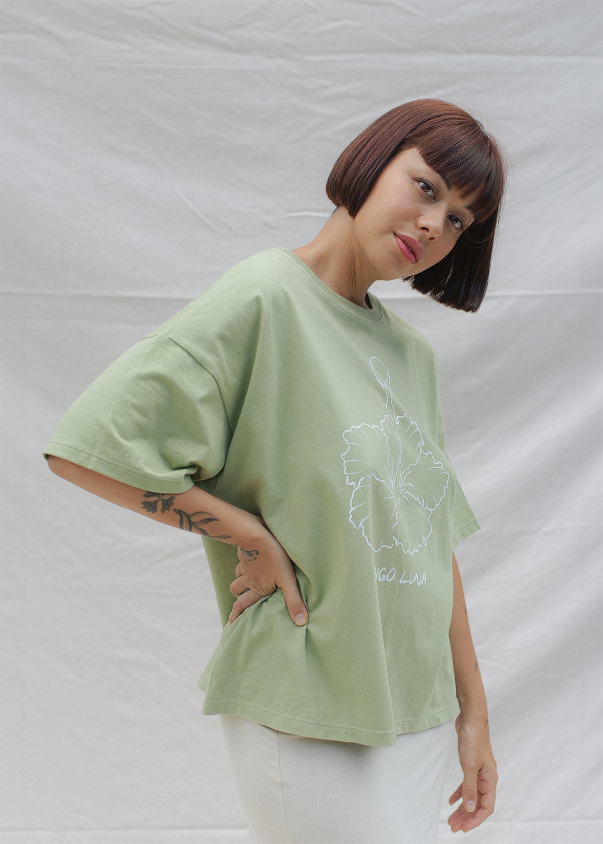 Kelly wears size XS/S. Height 168cm (5.7”), Bust 80cm (31”), Waist 62cm (24”), Hips 91cm (36”)