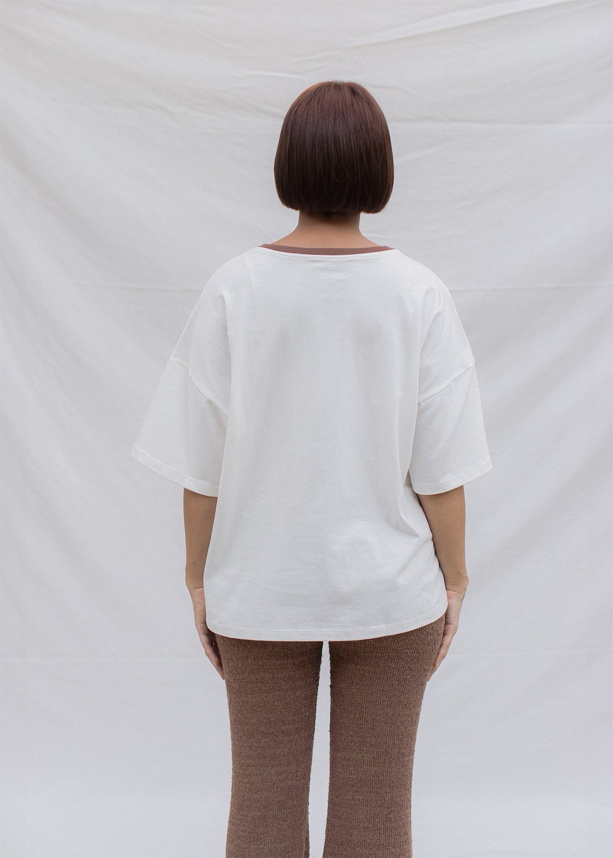 Kelly wears size XS/S. Height 168cm (5.7”), Bust 80cm (31”), Waist 62cm (24”), Hips 91cm (36”)