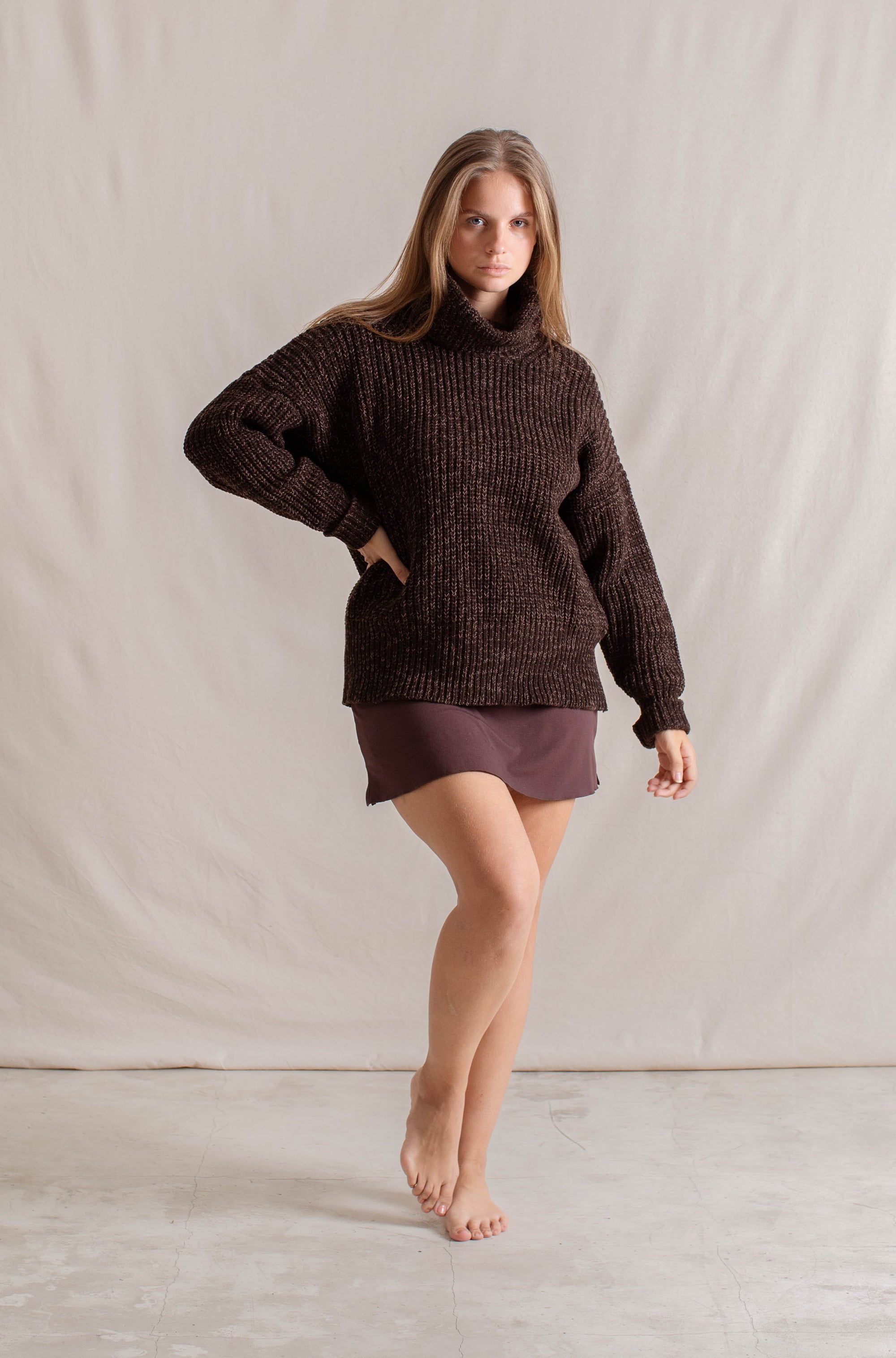 Lizzi is wearing One Size. Bust 105cm (41.3”), Waist 79cm (31.1”), Hips 171cm (67.3”), Height 171cm (5.6”) | One Size