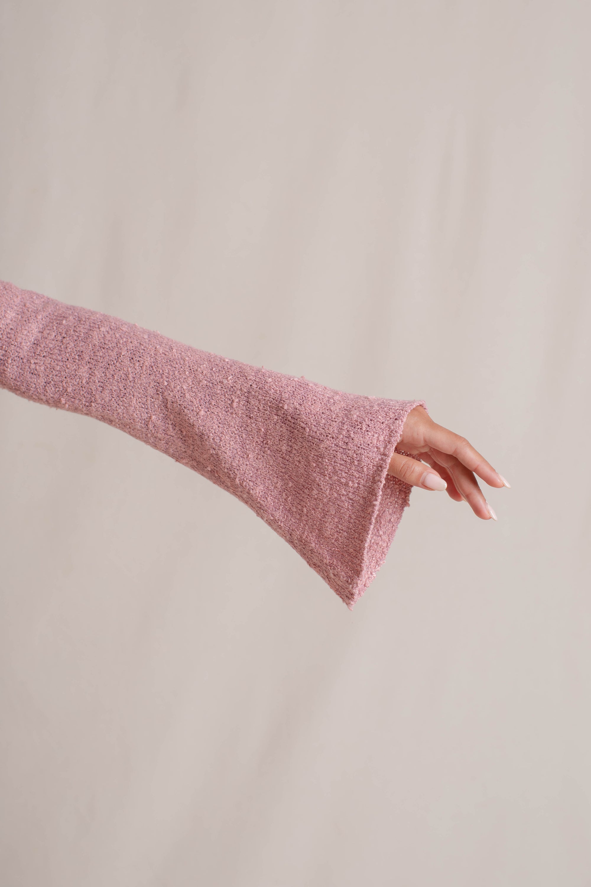 Dakota is wearing XS/S. Bust 79cm (31.1”), Waist 65cm (25.5”), Hips 90cm (35.4”), Height 173cm (5.6”) | Size XS/S