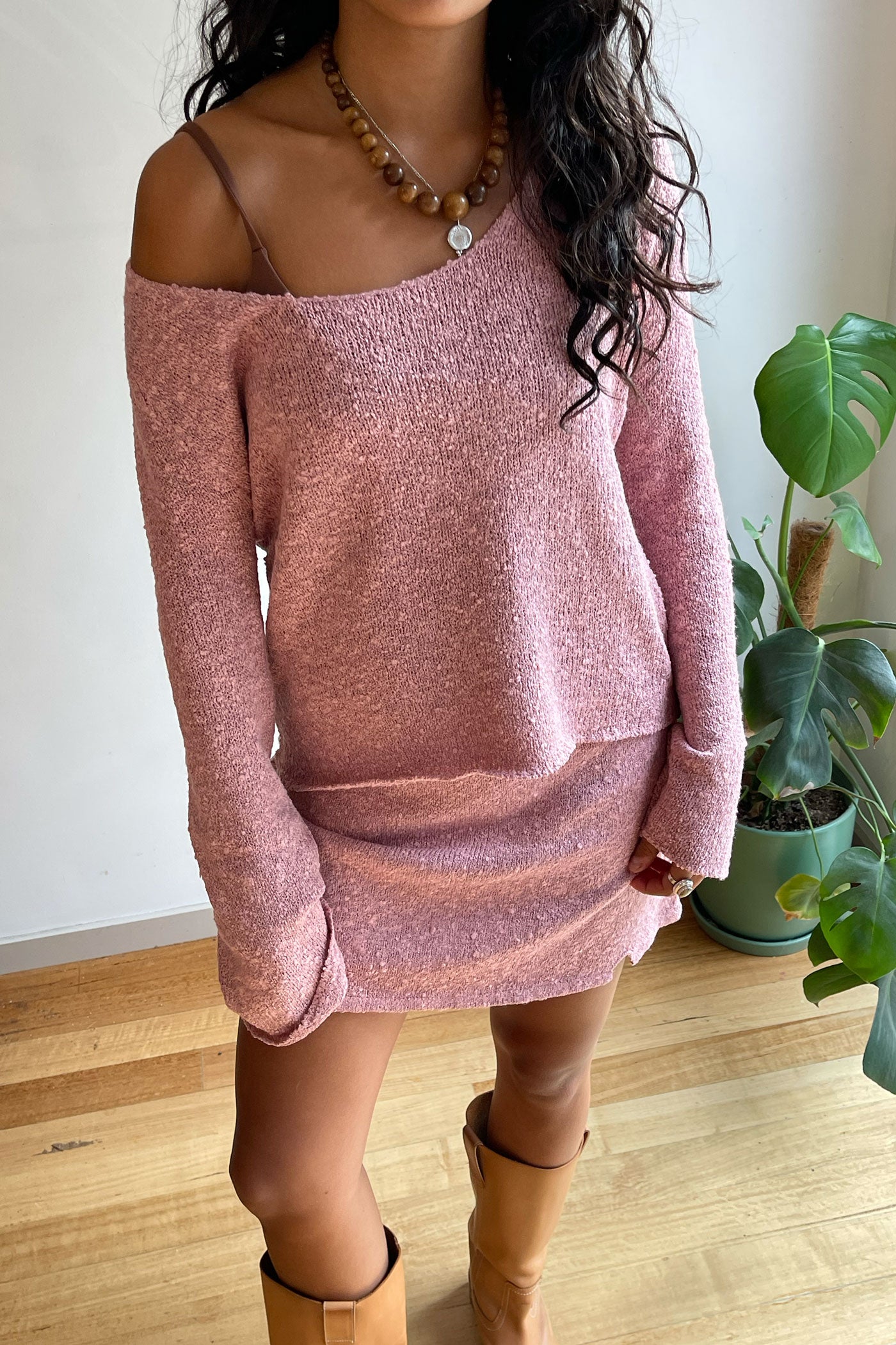 Mercedes is wearing size M/L. Bust 84cm (33.1”), Waist 71cm (27.9”), Hips 88cm (34.6”), Height 165cm (5.4”) | Size M/L