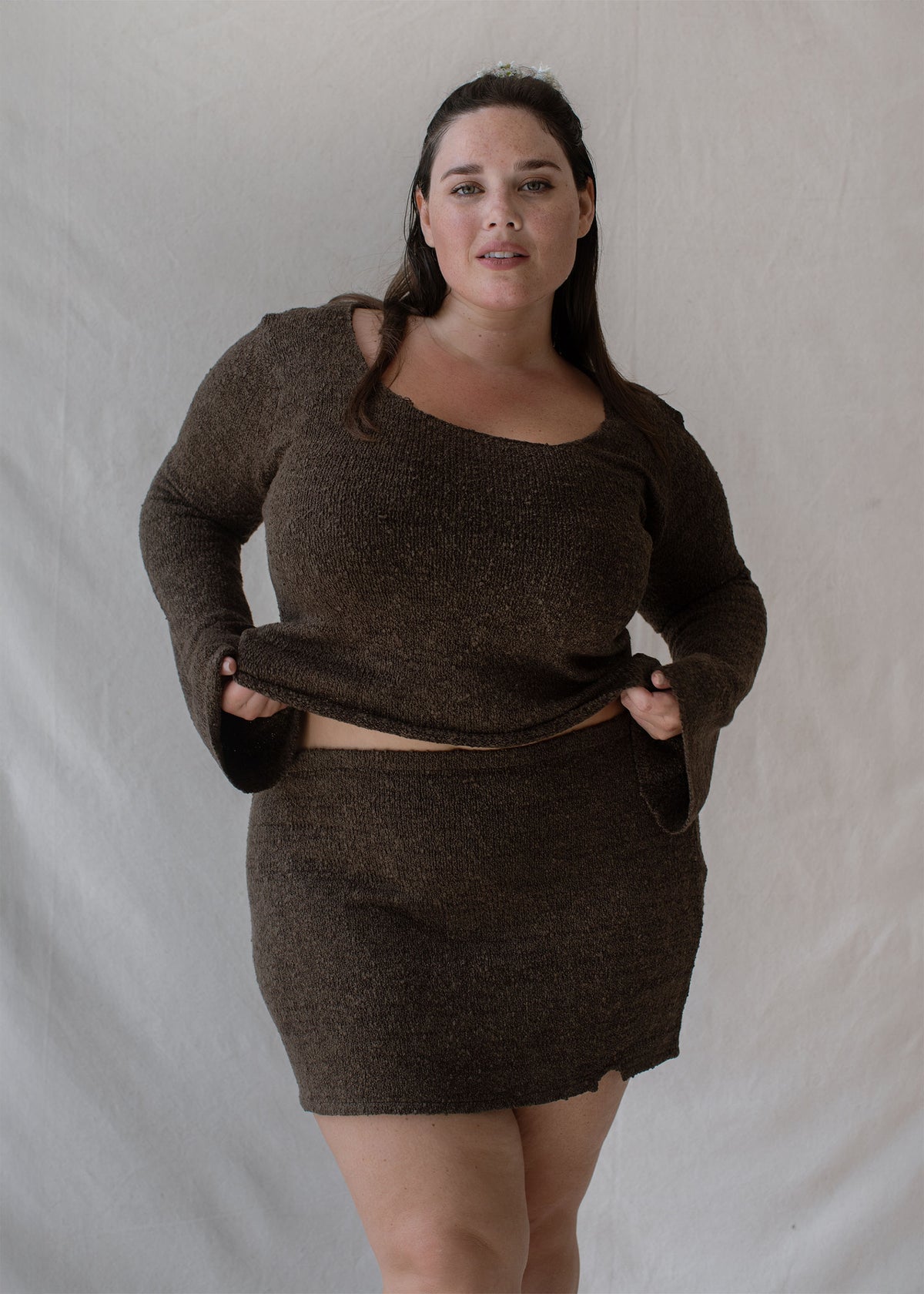 Michelle is wearing XL/XXL Bust 115cm (45.3”), Waist 93 (36.6”), Hips 123cm (48.4”), Height 168cm (5.5”) 