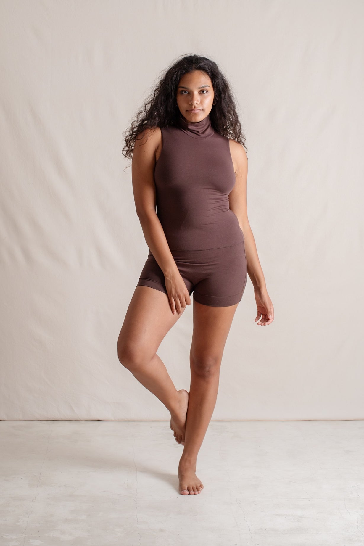 Jade is wearing size L/XL. Bust: 95cm (37.4”), Waist: 82cm (32.2”), Hips: 107cm (42.1”), Height 181cm (5.9”). | Size L/XL