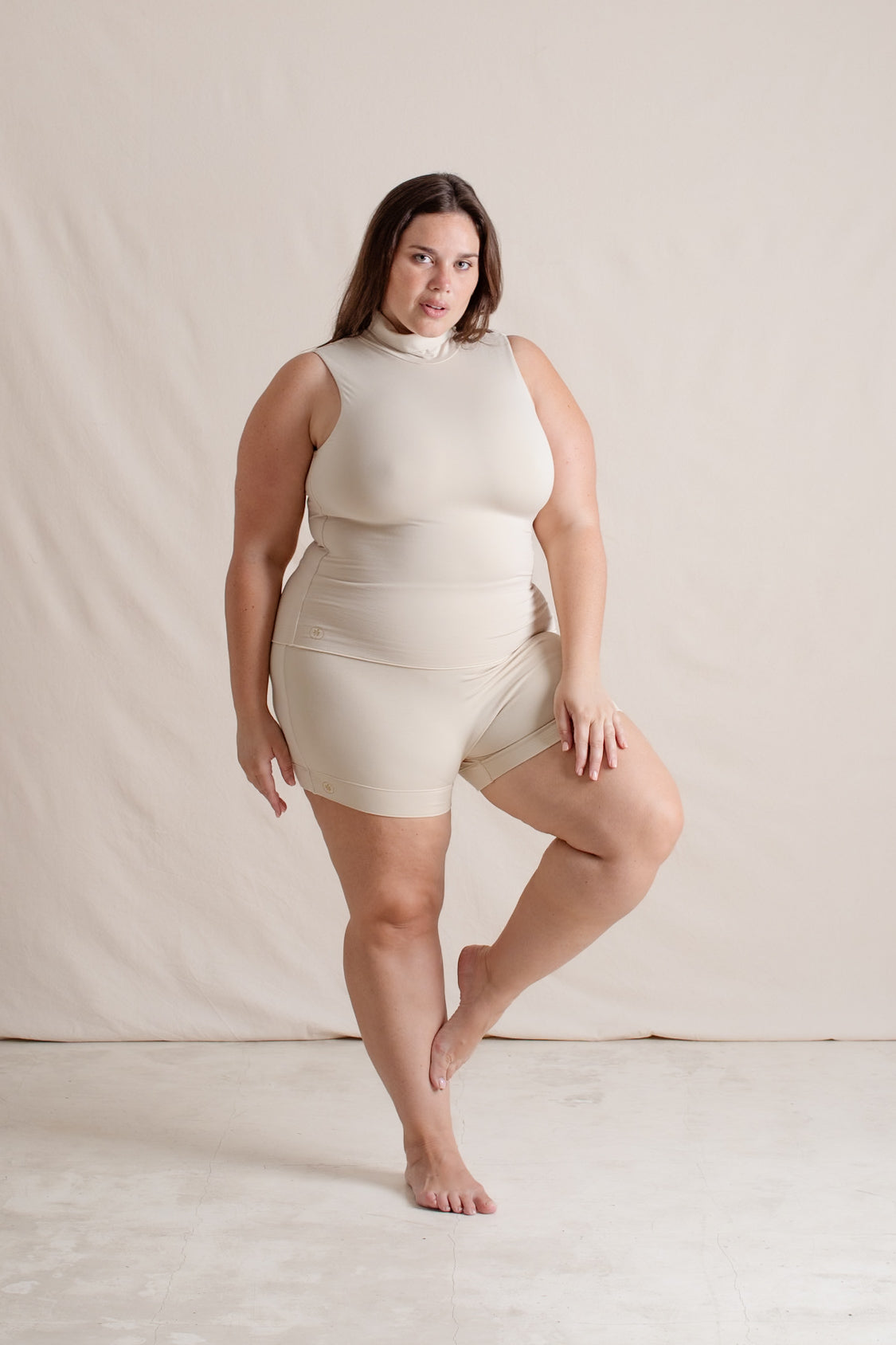 Michelle is wearing 2XL/3XL. Bust: 115cm (45.3”), Waist: 93 (36.6”), Hips: 123cm (48.4”), Height: 168cm (5.5”)  | Size 2XL/3XL