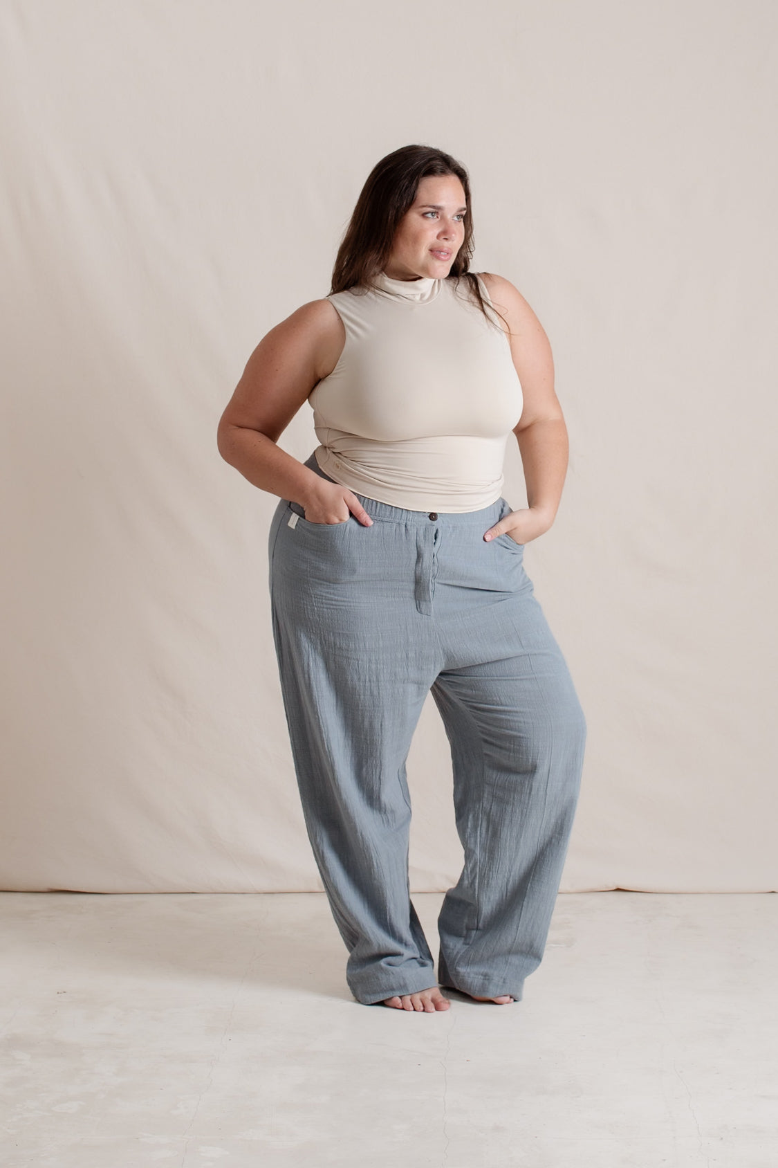 Jade is wearing size M/L. Bust: 95cm (37.4”), Waist: 82cm (32.2”), Hips: 107cm (42.1”), Height 181cm (5.9”). | Size XL/XXL