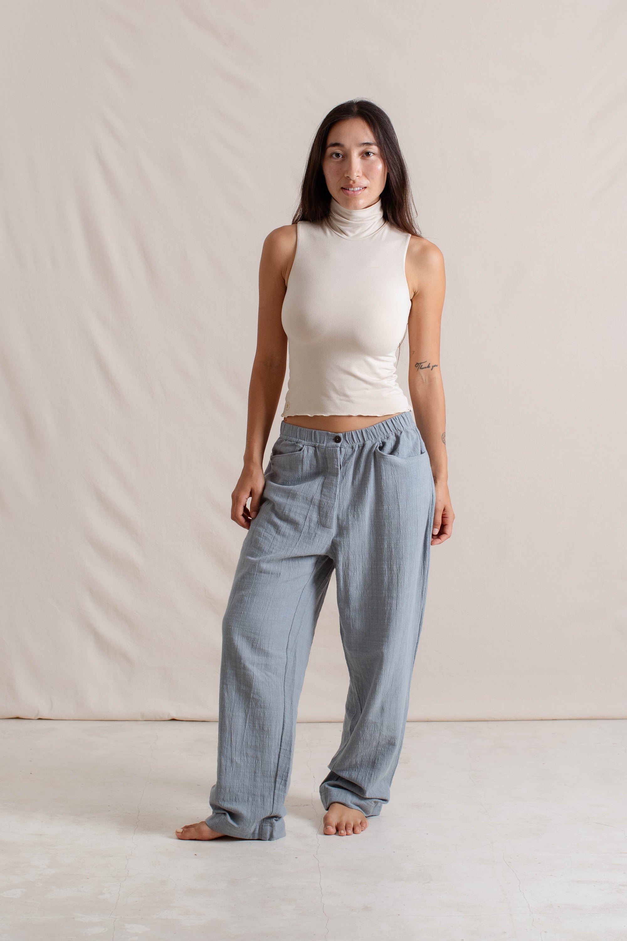 Hitomi is wearing size XS/S. Bust: 81cm (32”), Waist: 61cm (24”), Hips: 91.4cm (36”), Height 168cm (5.5”). | Size XS/S