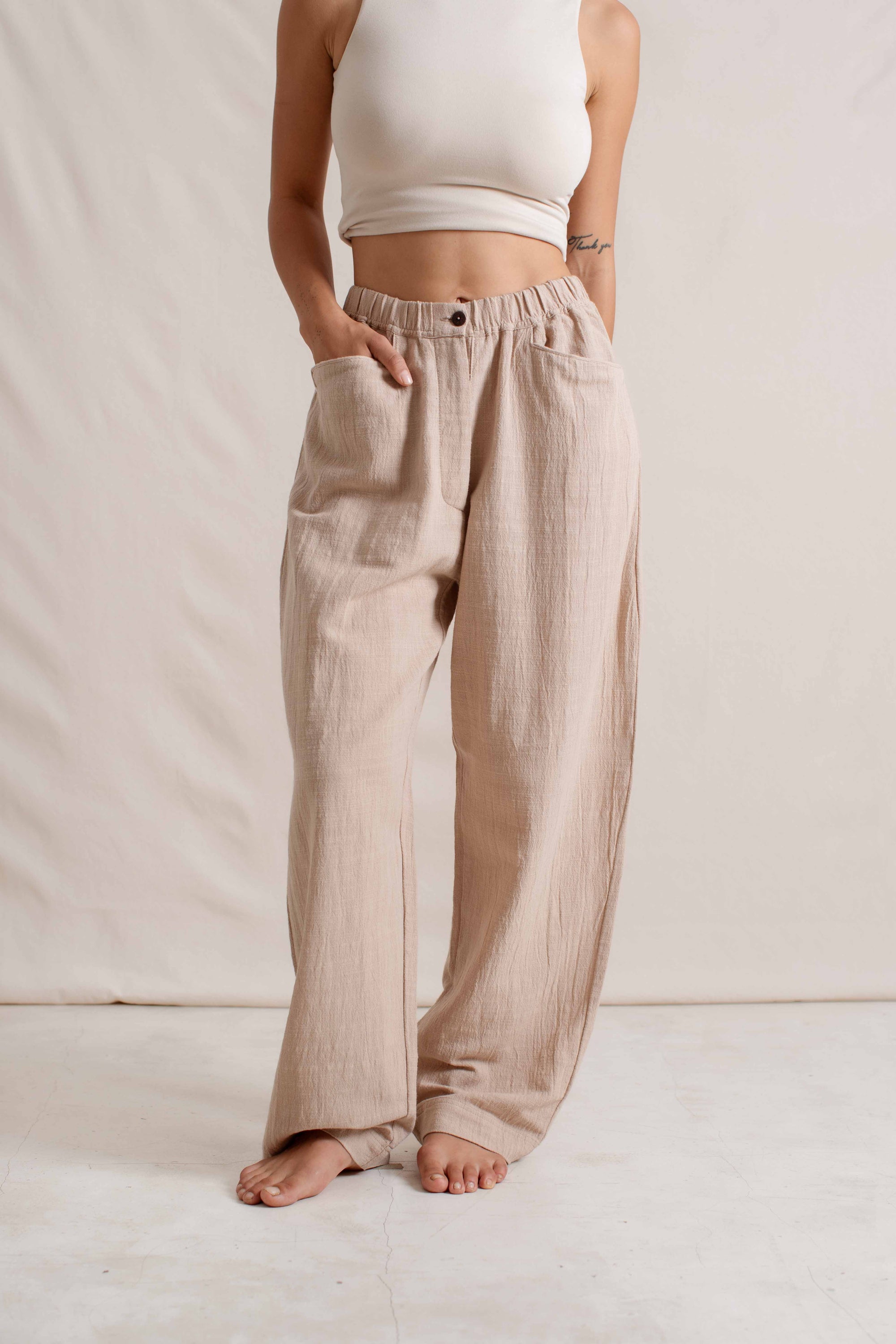 Hitomi is wearing size XS/S. Bust: 81cm (32”), Waist: 61cm (24”), Hips: 91.4cm (36”), Height 168cm (5.5”). | Size XS/S