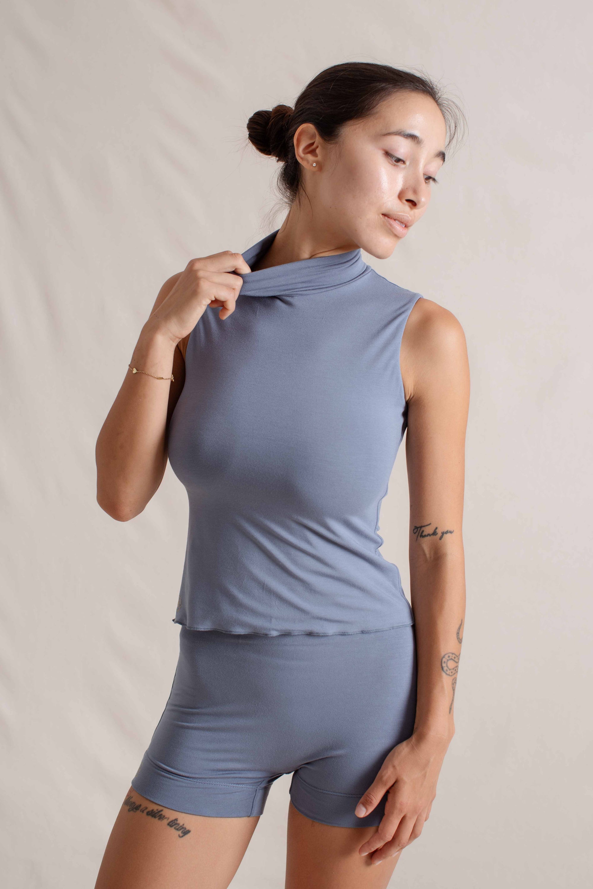 Hitomi is wearing size XS/S. Bust: 81cm (32”), Waist: 61cm (24”), Hips: 91.4cm (36”), Height 168cm (5.5”). | Size XS/S