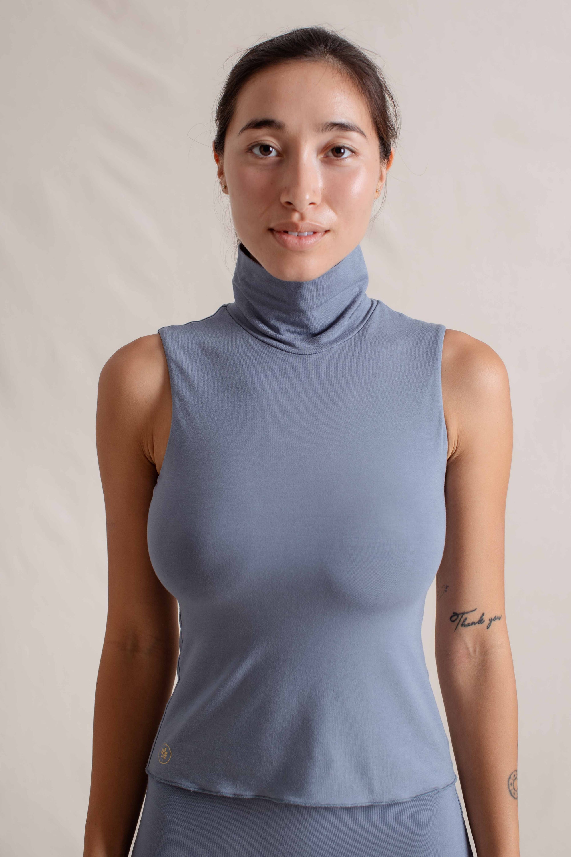 Hitomi is wearing size XS/S. Bust: 81cm (32”), Waist: 61cm (24”), Hips: 91.4cm (36”), Height 168cm (5.5”). | Size XS/S