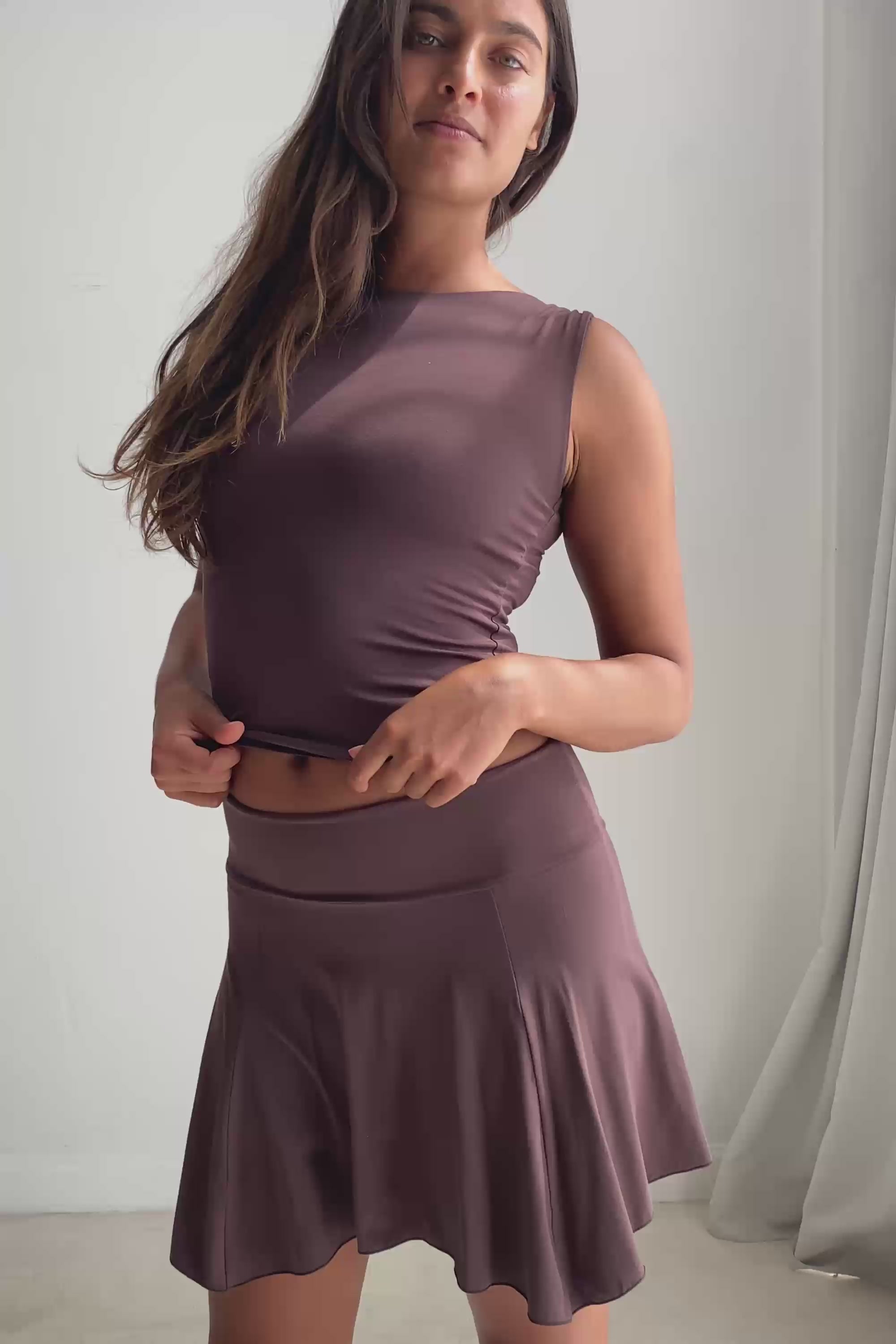 Haley is wearing size S/M. Bust 87cm (34.25”), Waist 63cm (24.8”), Hips 92cm (36.22”), Height 172cm (5.6”) | Size XS/S