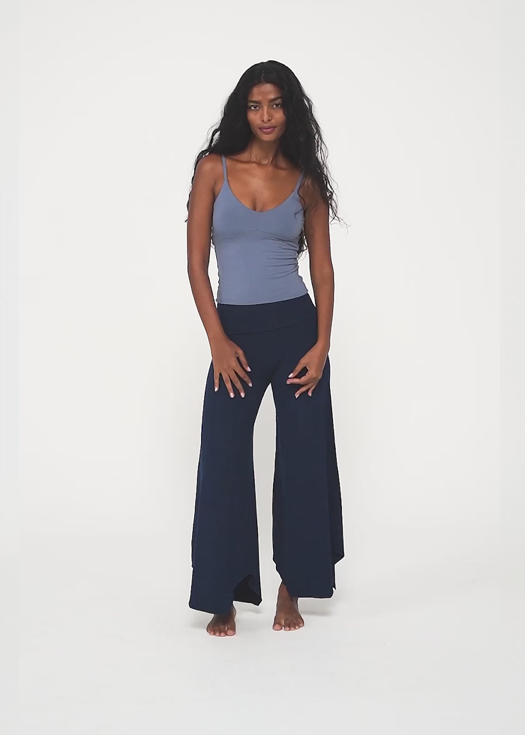 Kavita is wearing size XS, Bust 74cm (29”), Waist 60cm (23.6”), Hips 90cm (35.4”), Height 167cm (5.5”) 