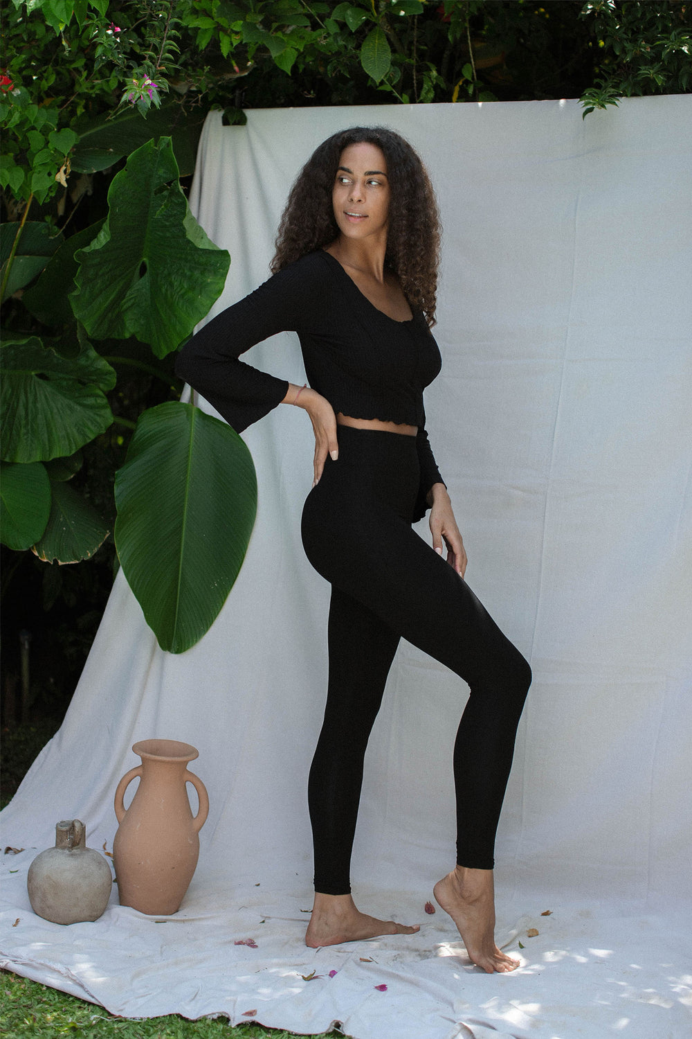 Benita is wearing size M. Waist 74cm(29.1”),  Hips 99cm(39”), Height 182cm(5.10”)