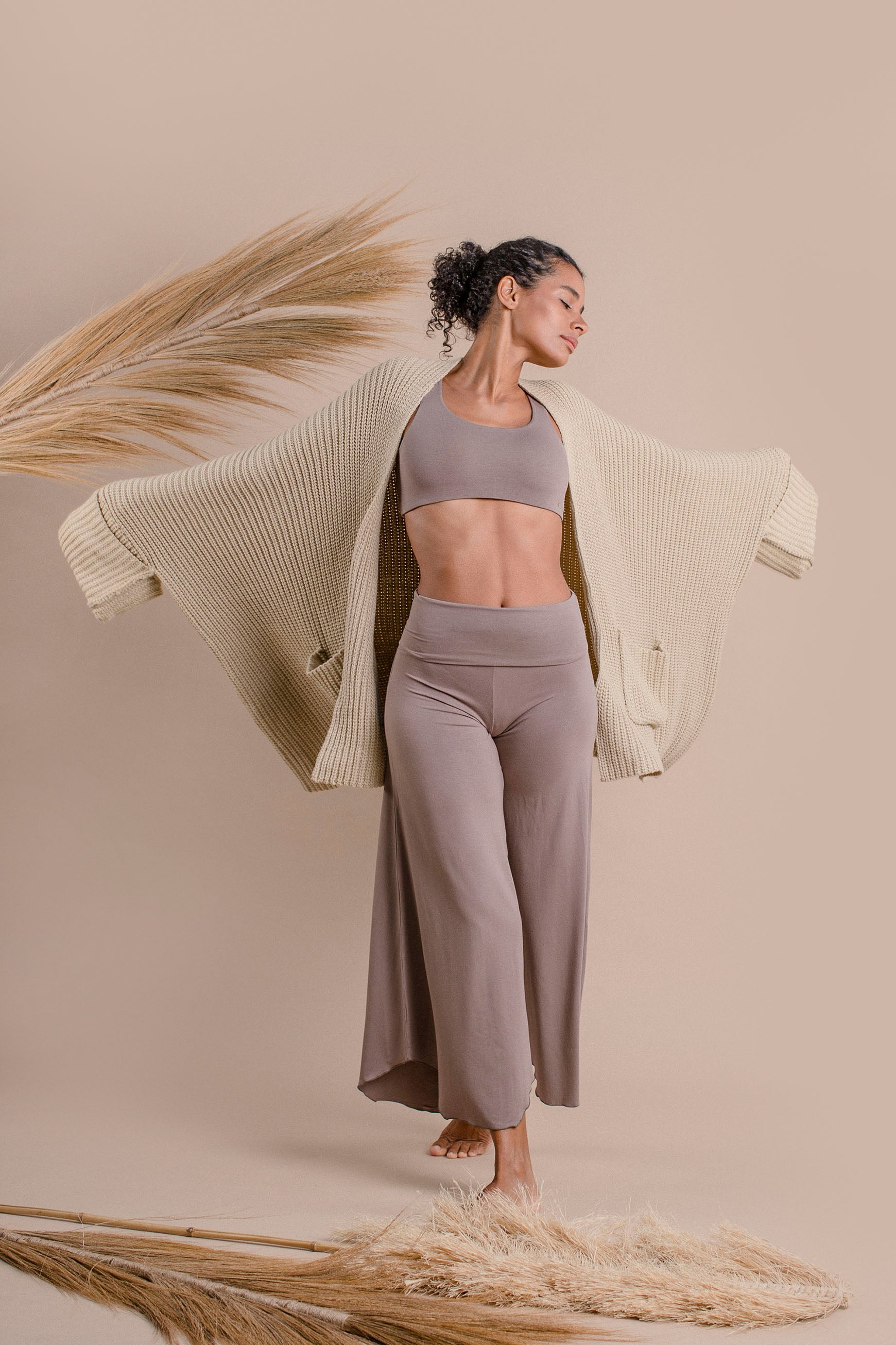 Indigo Luna Layla Flares Melrose (XS), Women's Fashion, Activewear on  Carousell